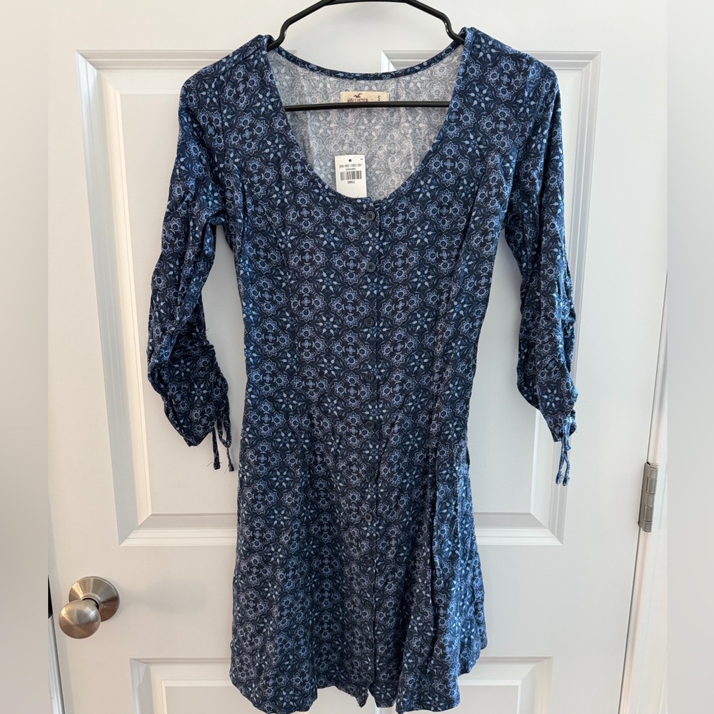 NWT Hollister Women’s Blue Floral Dress with 3/4 Sleeves and Strappy Details